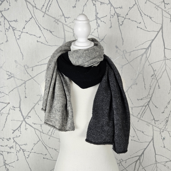 Celeste Black Gray Colorblock 90% Wool 10% Cashmere Knit Scarf - Picture 4 of 7